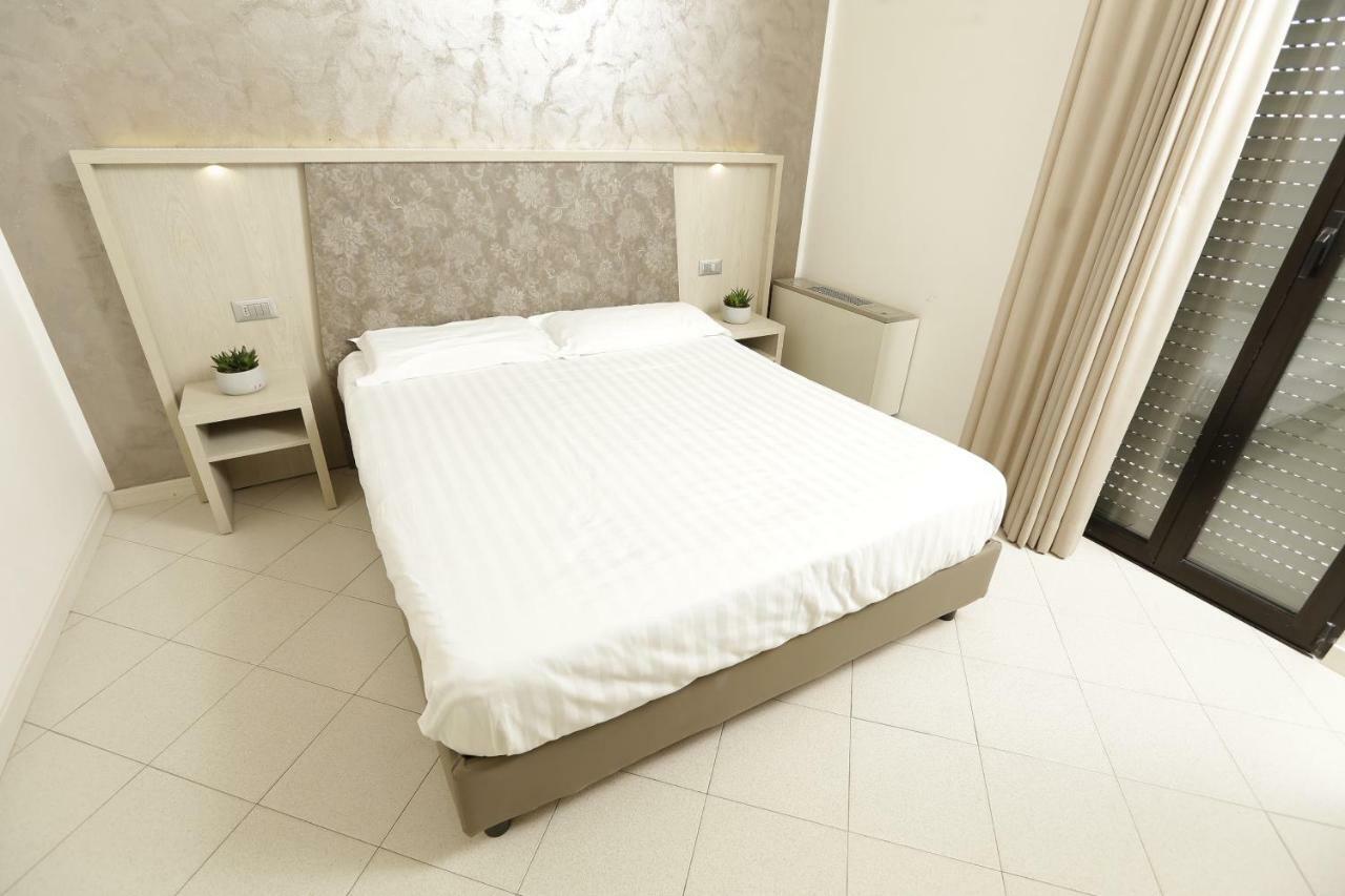 Residenza Sol Holiday Rimini Bagian luar foto