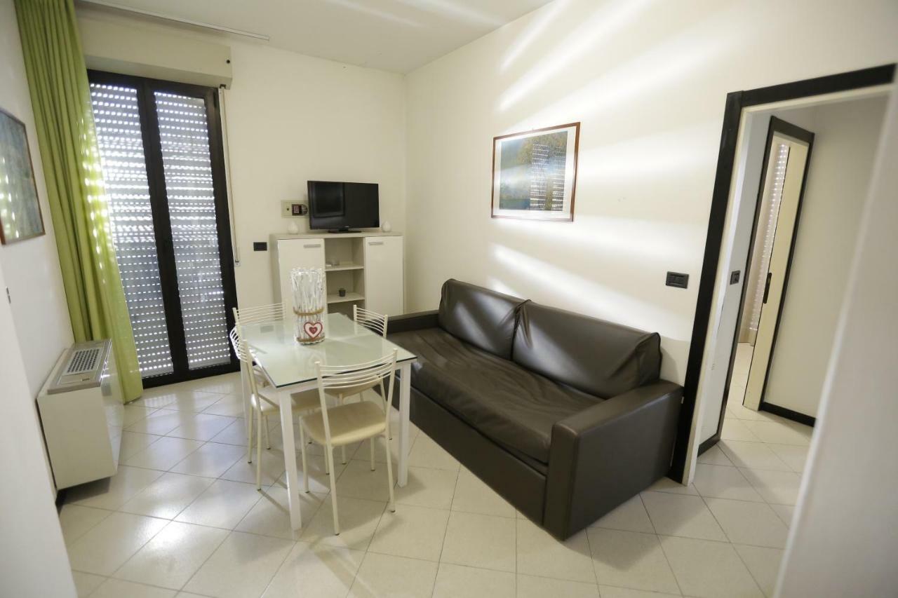 Residenza Sol Holiday Rimini Bagian luar foto